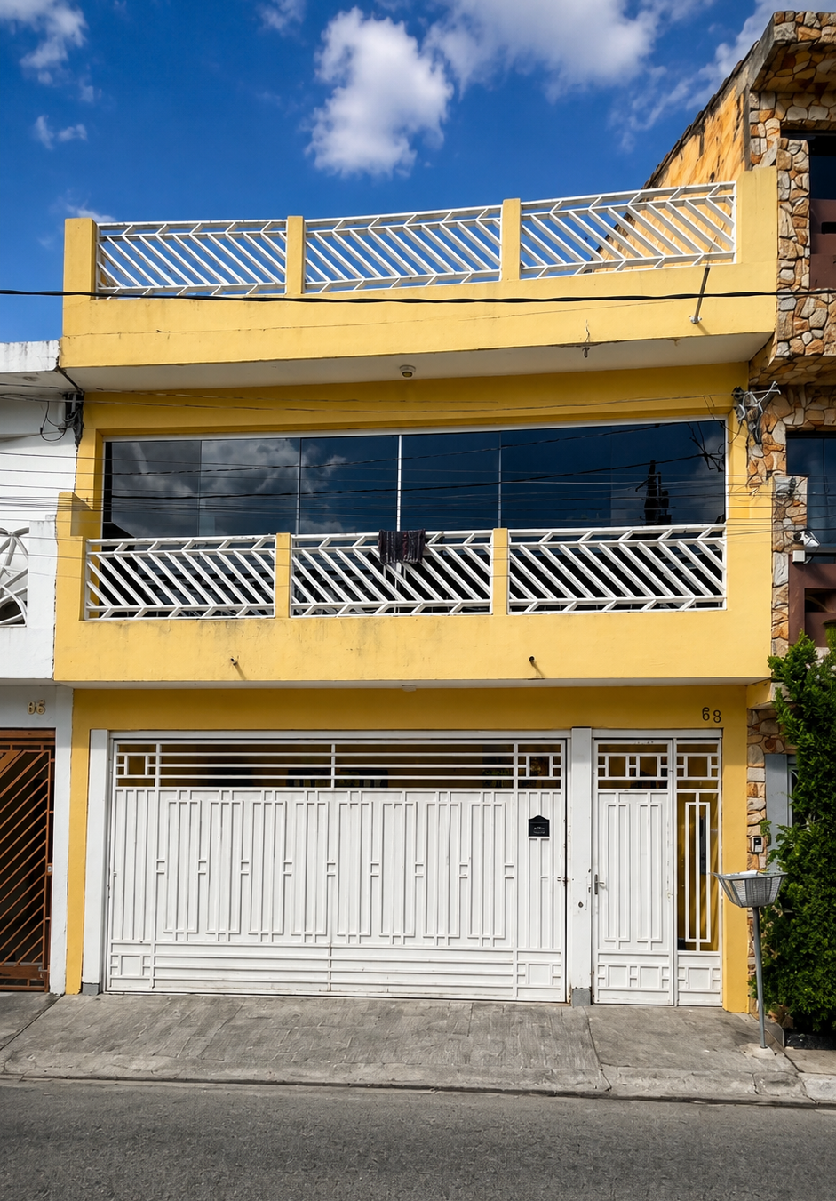 SOBRADO: 3 DORMS, QUARTO PLANEJADO, 2 SACADAS E 3 VAGAS EM FERRAZ