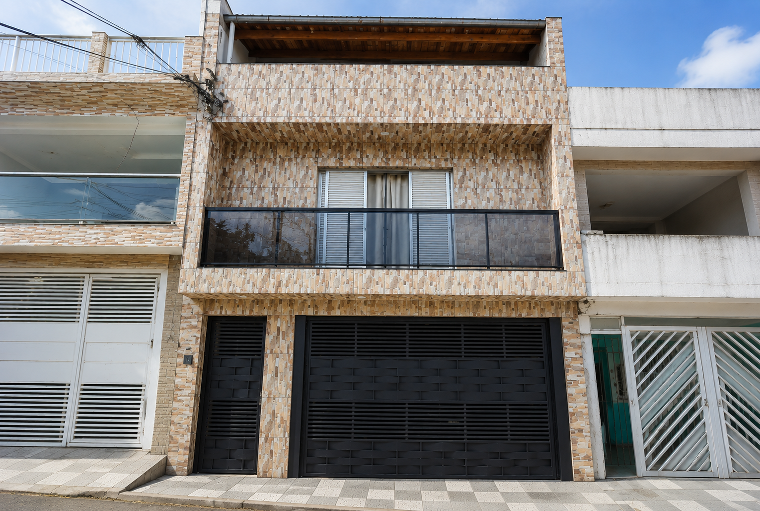 CASA DE 3 ANDARES, DE 210M² COM 4 DORMITÓRIOS, ÁREA DE CHURRASCO NO ITAIM PAULISTA